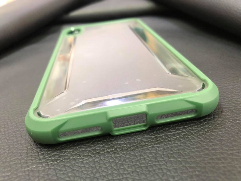 Ốp Lưng iPhone XS Max Chống Sốc Lưng Nhám Hiệu Likgus thiết kế rất đẹp sang trọng, bảo vệ điện thoại an toàn tránh rơi vỡ trong quá trình sử dụng